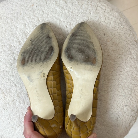 BCBG gold/yellow reptile textured Heels Elegant Design size 6. - Picture 7 of 10